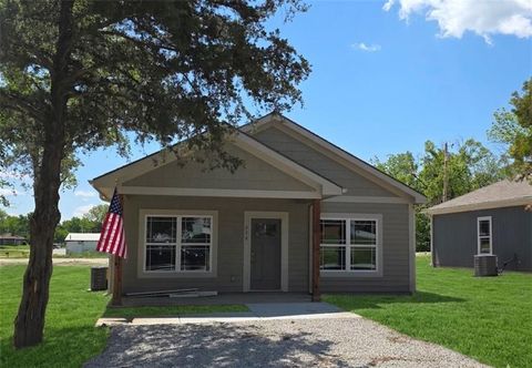 Photo of 214 W 4th Street, Pomona, KS 66076 (MLS # 2617667)
