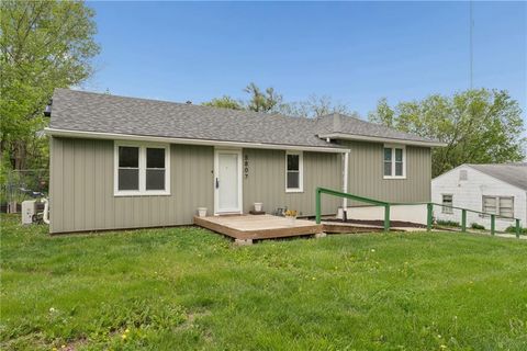 Photo of 5807 Bennington Avenue, Kansas City, MO 64129 (MLS # 2616043)