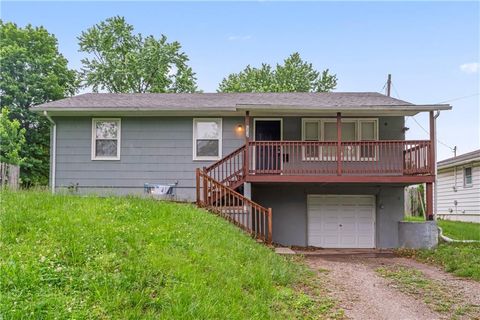 1202 E Hayward Avenue Independence MO 64050