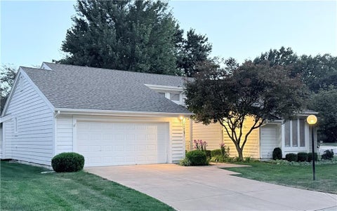 Photo of 2009 W 123rd Terrace, Leawood, KS 66209 (MLS # 2645382)