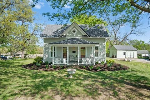 Photo of 9101 Holmes Road, Kansas City, MO 64131 (MLS # 2615490)