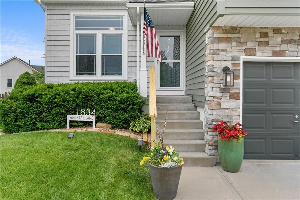 Photo of 1834 White Tail Lane, Liberty, MO 64068 (MLS # 2618313)