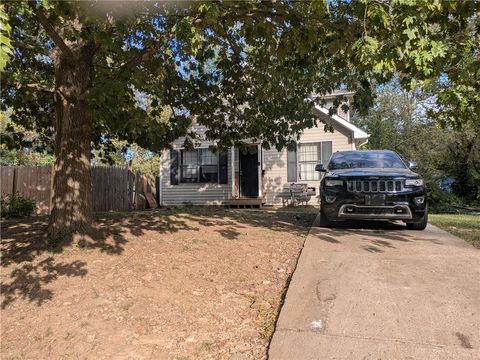 Photo of 6933 Walrond Avenue, Kansas City, MO 64132 (MLS # 2579768)