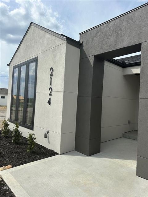 2124 SW Wheatfield Drive Lee's Summit MO 64082