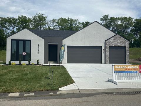 Photo of 2124 SW Wheatfield Drive, Lees Summit, MO 64082 (MLS # 2613323)