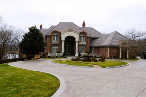 Photo of 6006 West Shore Court, Parkville, MO 64152 (MLS # 2632521)