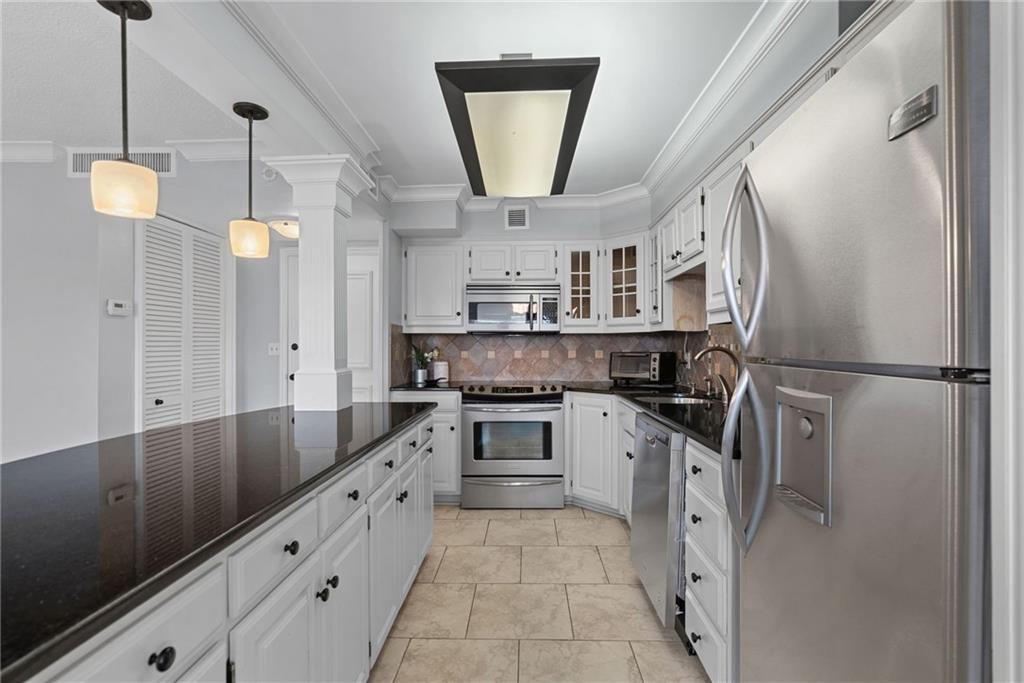 4545 Wornall Road 206