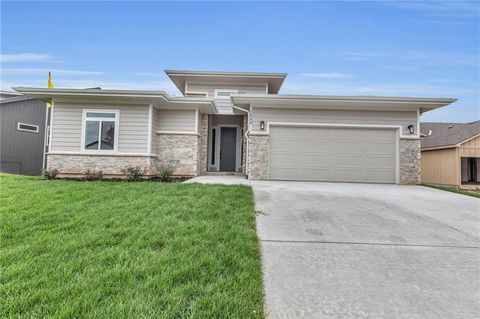 1617 Grayhawk Drive Basehor KS 66007