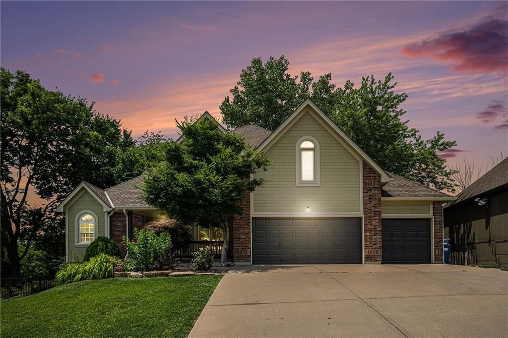 Photo of 1112 White Birch Street, Liberty, MO 64068 (MLS # 2558539)