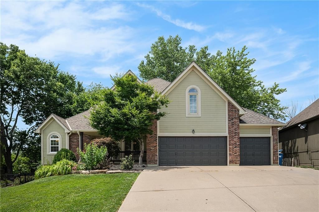 Photo of 1112 White Birch Street, Liberty, MO 64068 (MLS # 2558539)