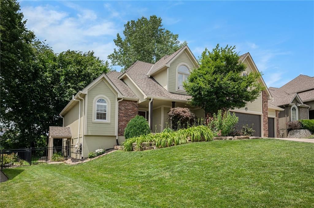Photo of 1112 White Birch Street, Liberty, MO 64068 (MLS # 2558539)