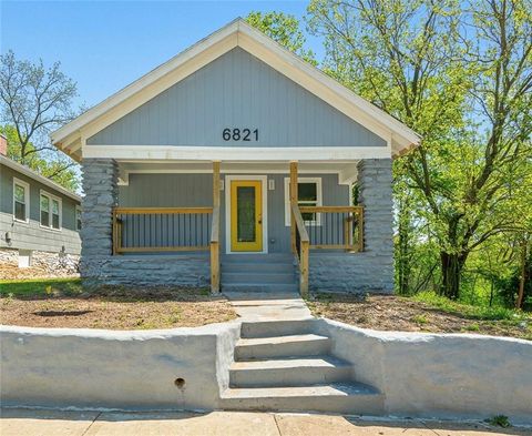 Photo of 6821 Monroe Avenue, Kansas City, MO 64132 (MLS # 2616287)