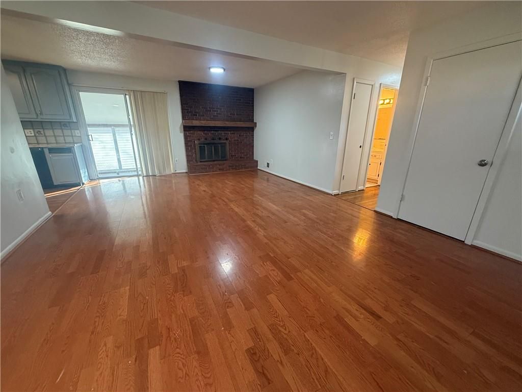 Photo of 11123 Grand Avenue, Kansas City, MO 64114 (MLS # 2592308)