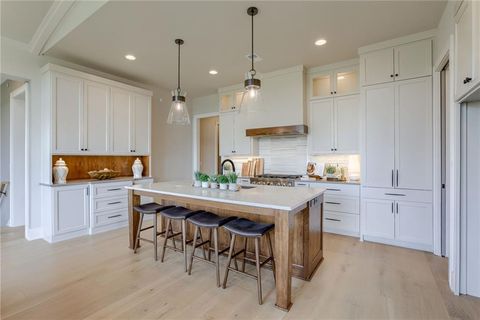 13702 Pembroke Lane Leawood KS 66224