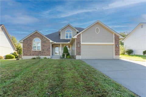 Photo of 3725 SW Evergreen Lane, Lees Summit, MO 64082 (MLS # 2645806)