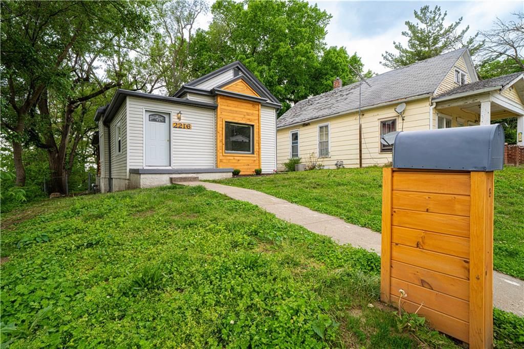 Photo of 2216 Main Street, St Joseph, MO 64505 (MLS # 2619183)