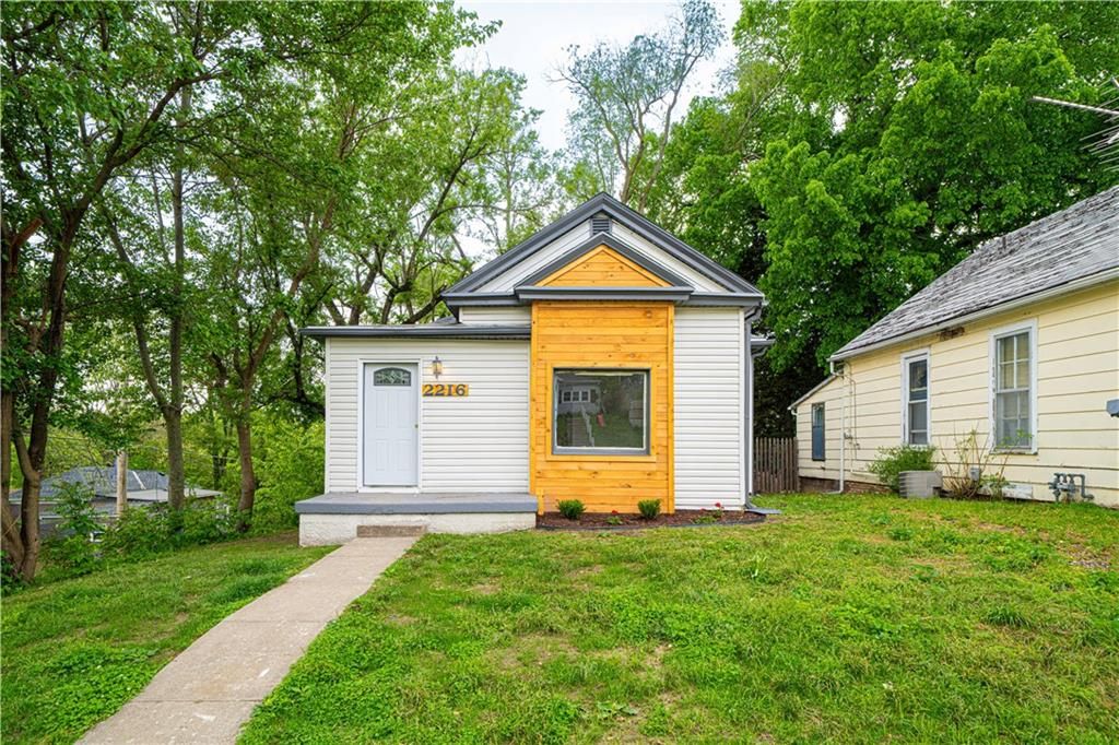 Photo of 2216 Main Street, St Joseph, MO 64505 (MLS # 2619183)