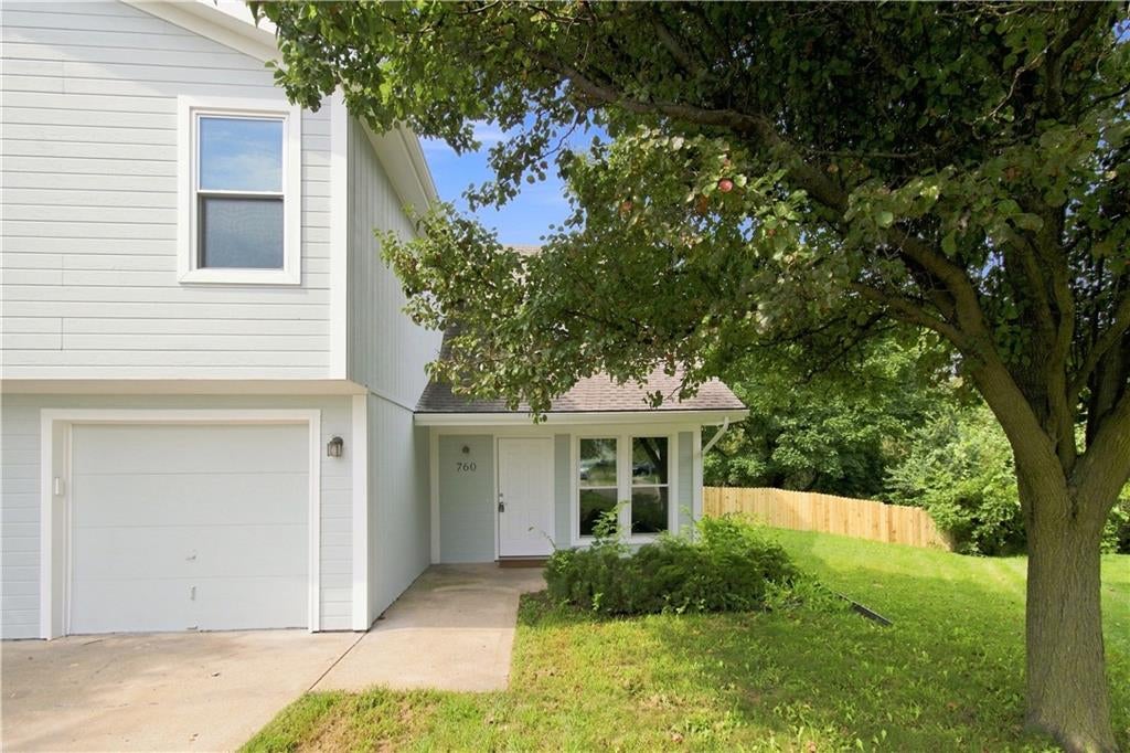 Photo of 760 Spring Circle, Liberty, MO 64068 (MLS # 2622400)