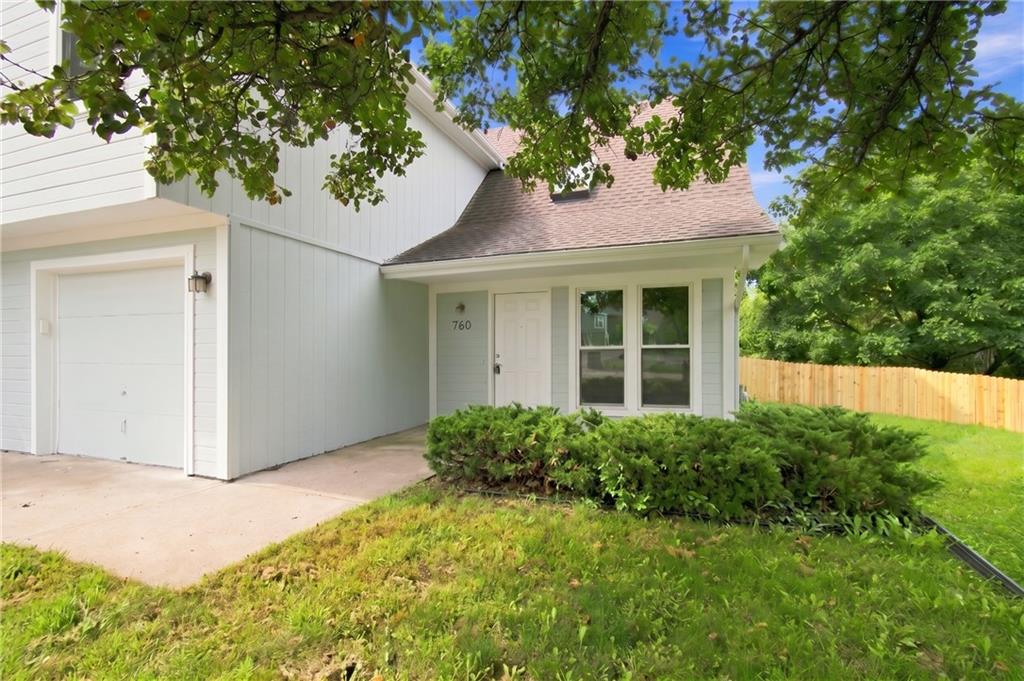 Photo of 760 Spring Circle, Liberty, MO 64068 (MLS # 2622400)