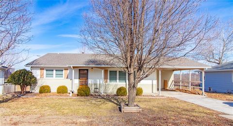 508 W 19th Street, Higginsville, MO 64037 - #: 2601591