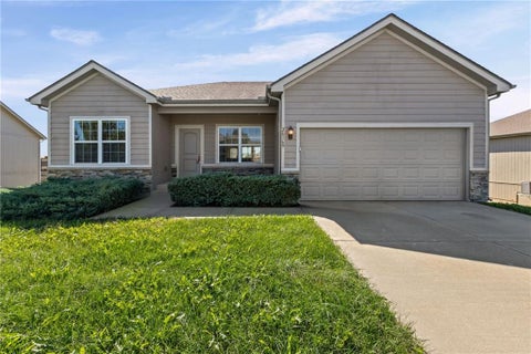 Photo of 26169 W 141st Terrace, Olathe, KS 66061 (MLS # 2645534)