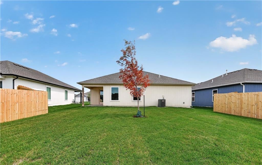 588 W Bluebird Street