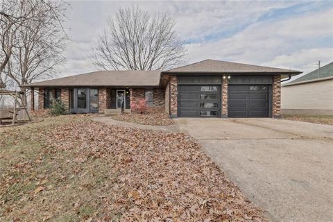 805 NE 2nd Street, Blue Springs, MO 64014 - MLS#: 2592378