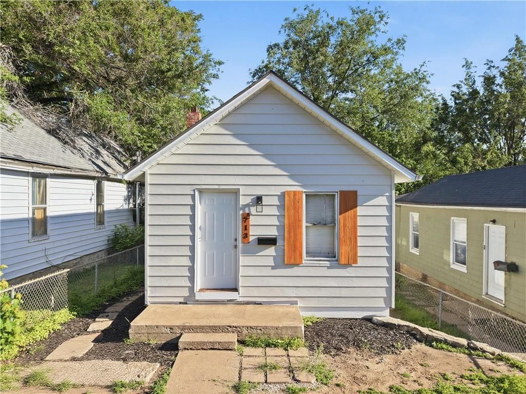 Photo of 713 Dakota Street, Leavenworth, KS 66048 (MLS # 2617522)
