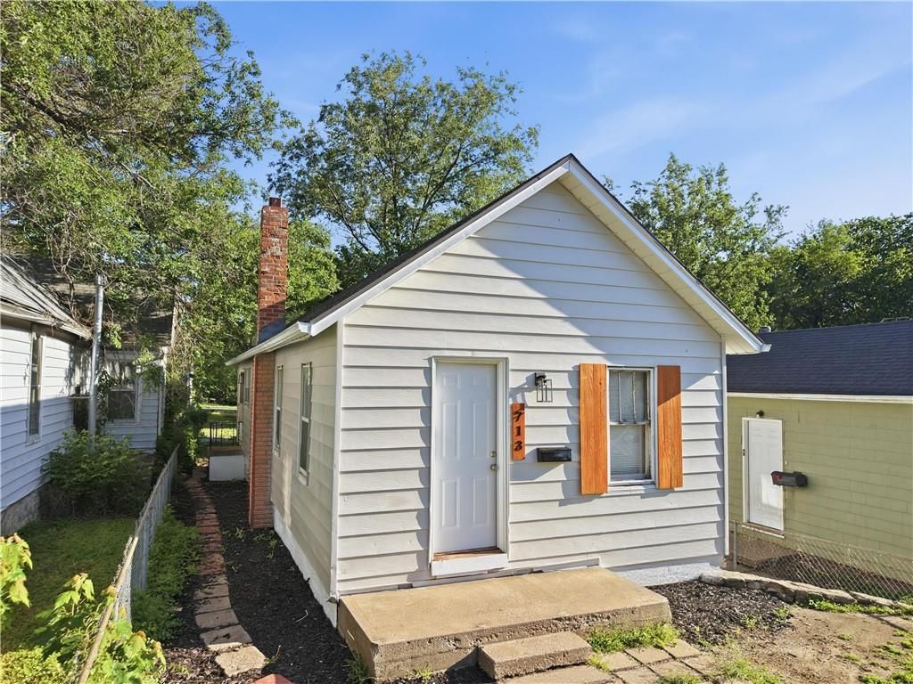 Photo of 713 Dakota Street, Leavenworth, KS 66048 (MLS # 2617522)