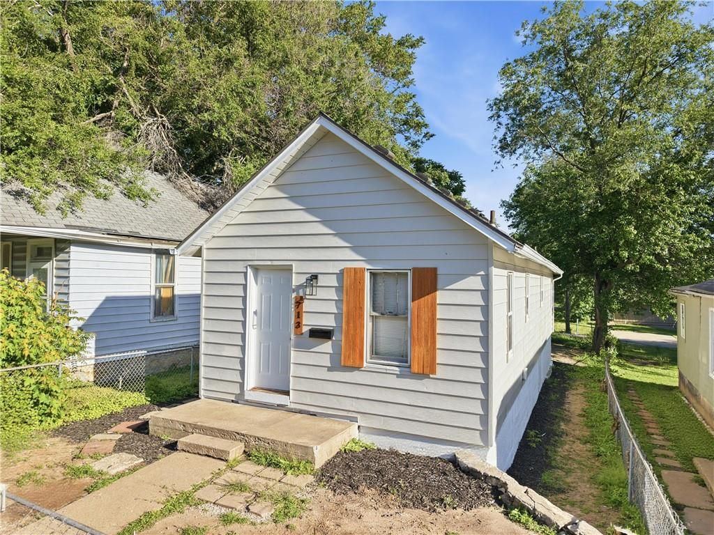 Photo of 713 Dakota Street, Leavenworth, KS 66048 (MLS # 2617522)