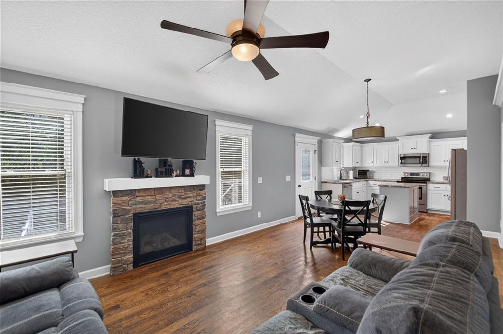 Photo of 1915 Shirley Court, Liberty, MO 64068 (MLS # 2645789)