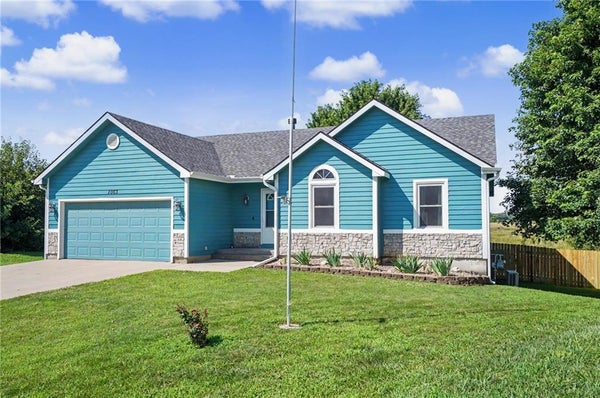 1003 LISA CT, BALDWIN CITY, KS 66006 - Image 0845f1a7f3bf69372c4b8a64c80c8d4f/547426123