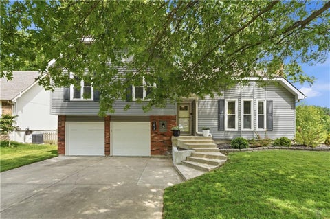 Photo of 1012 S Winterbrooke Drive, Olathe, KS 66062 (MLS # 2638980)