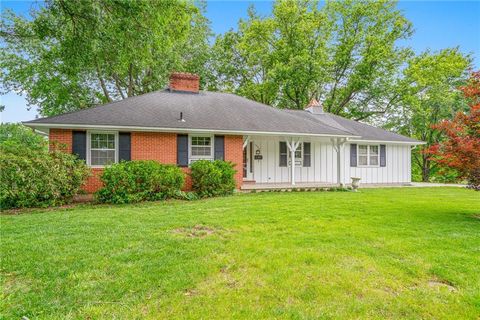Photo of 12501 E 42nd Street S, Independence, MO 64055 (MLS # 2622340)