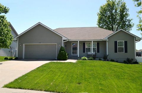 Photo of 307 E 22nd Street, Kearney, MO 64060 (MLS # 2616243)