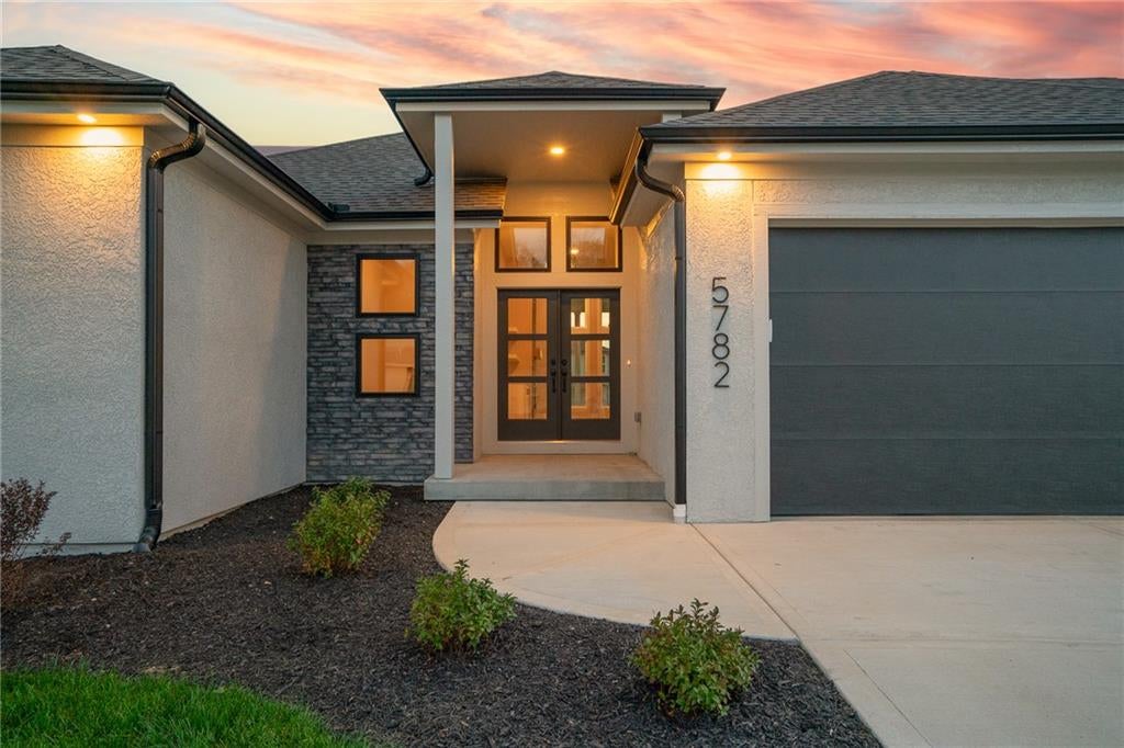 5782 NW Black Oak Court