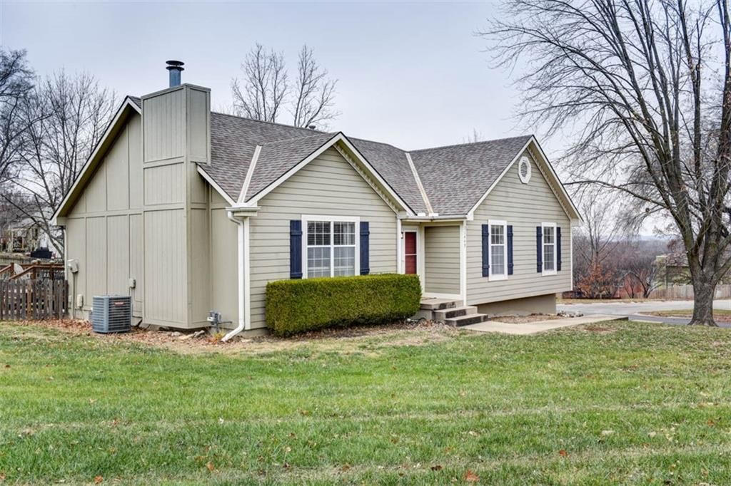 Photo of 1449 NW Yankee Drive, Blue Springs, MO 64015 (MLS # 2592254)
