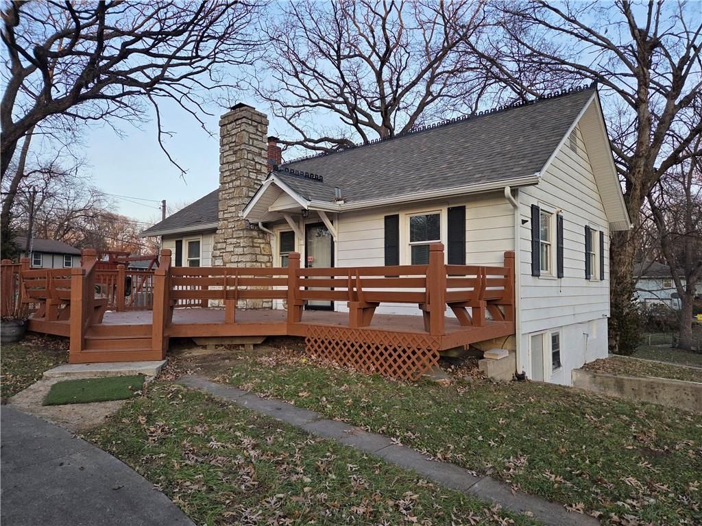 Photo of 3831 NE ANTIOCH Road, Kansas City, MO 64117 (MLS # 2591913)