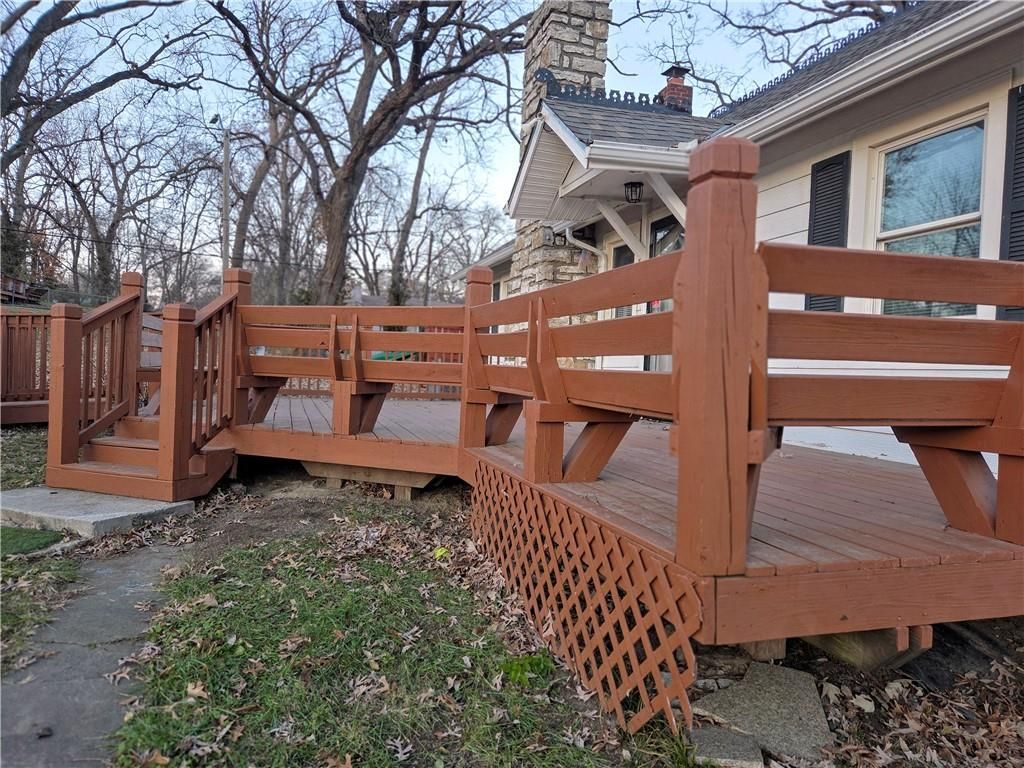 Photo of 3831 NE ANTIOCH Road, Kansas City, MO 64117 (MLS # 2591913)