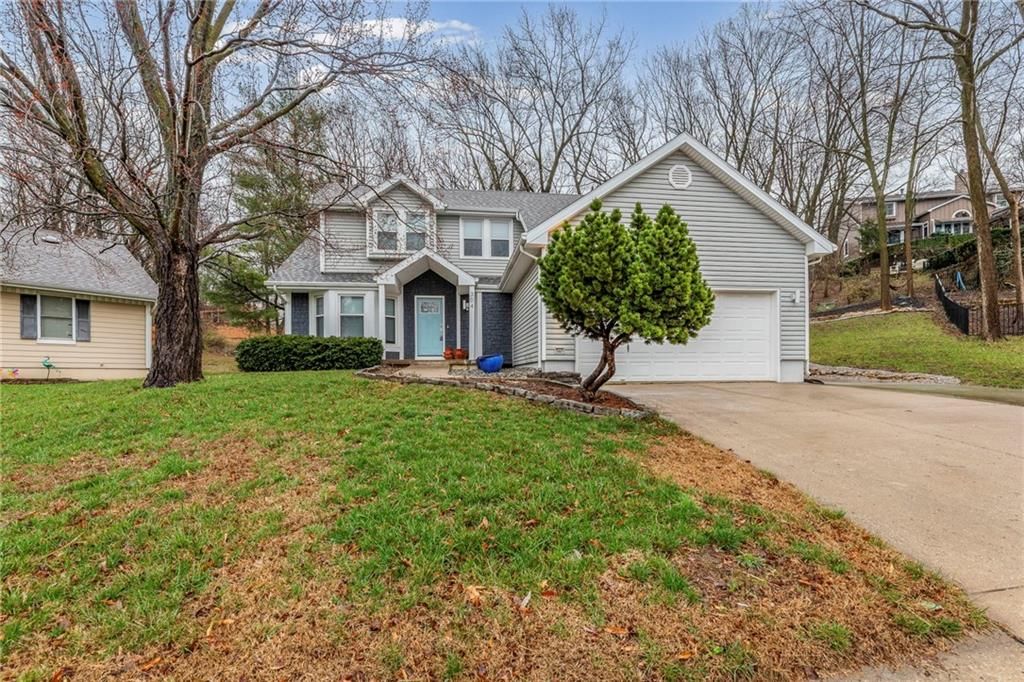 Photo of 304 Lancelot Drive, Liberty, MO 64068 (MLS # 2604233)