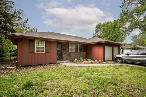 Photo of 5701 E 100th Street, Kansas City, MO 64137 (MLS # 2616501)