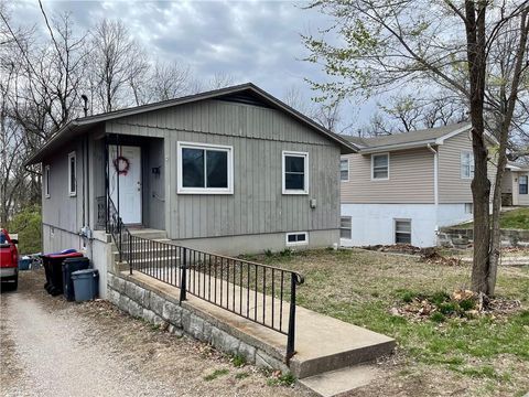 112 W Russell Avenue, Warrensburg, MO 64093 - #: 2538494
