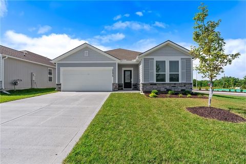 Photo of 22575 W 214th Terrace, Spring Hill, KS 66083 (MLS # 2616022)
