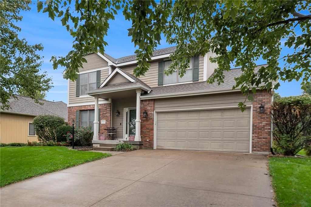 Photo of 1040 Stonecreek Drive, Lawrence, KS 66049 (MLS # 2592171)