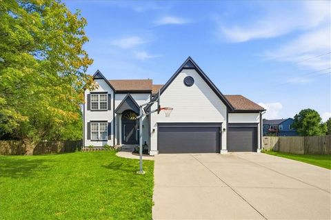 Photo of 16345 S Warwick Street, Olathe, KS 66062 (MLS # 2627698)