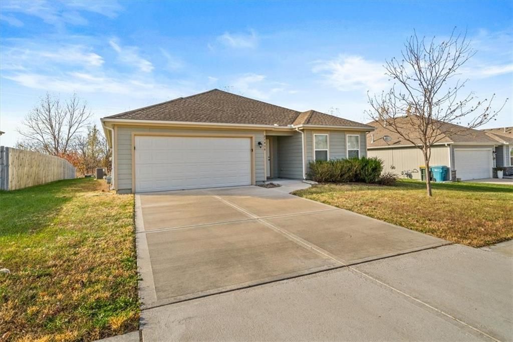 Photo of 21814 Franklin Street, Spring Hill, KS 66083 (MLS # 2592660)