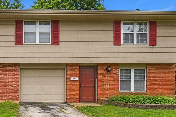 8820 JAMES A REED RD, KANSAS CITY, MO 64138 - Image 092e924a88405adf3a4eecf26eec9ced/2818625190