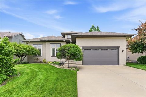 Photo of 13236 Barton Street, Overland Park, KS 66213 (MLS # 2614146)
