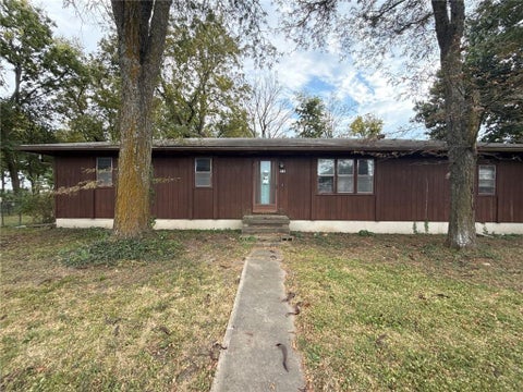 Photo of 106 S Depot Street E, Centerview, MO 64019 (MLS # 2648508)
