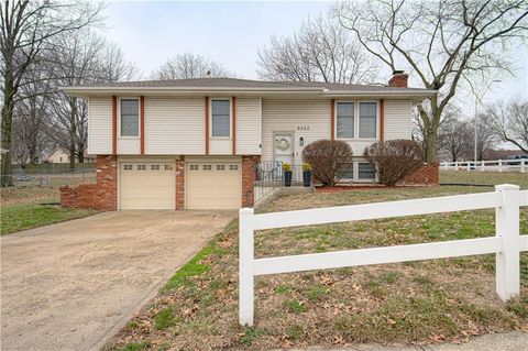 8042 N Stoddard Avenue, Kansas City, MO 64152 - #: 2604027